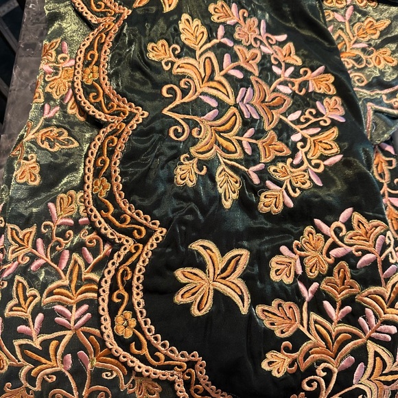 Gorgeous shiny dark green custom made thobe - Picture 4 of 4